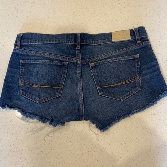 TNA Shorts - Picture 3 of 3